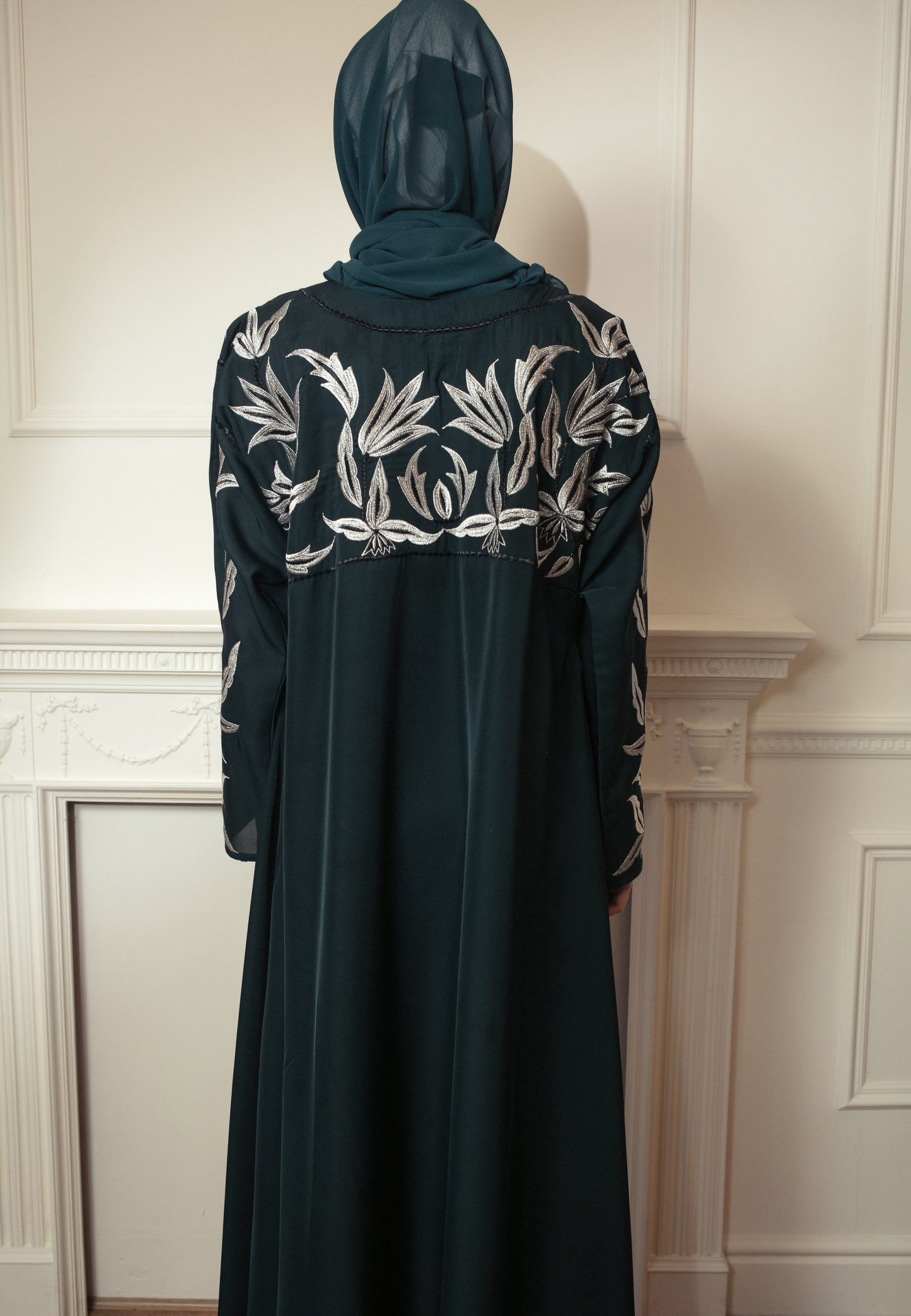 Tina abaya
