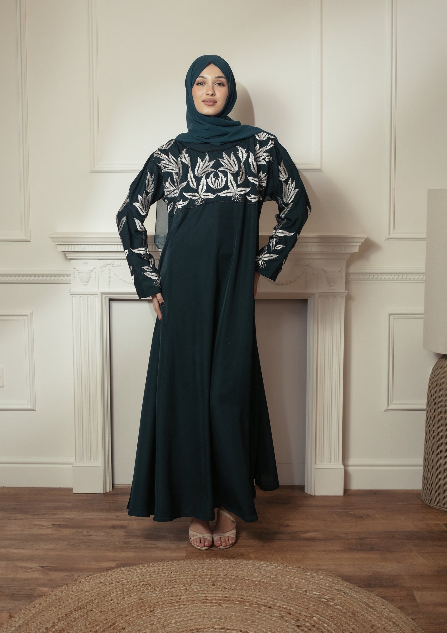 Tina abaya